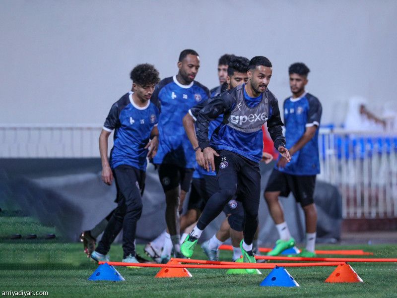 38 حافلة تنقل الجماهير