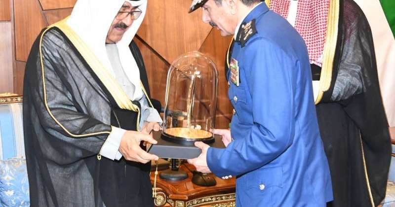 ولي العهد فخور بـ «الإطفائيين»