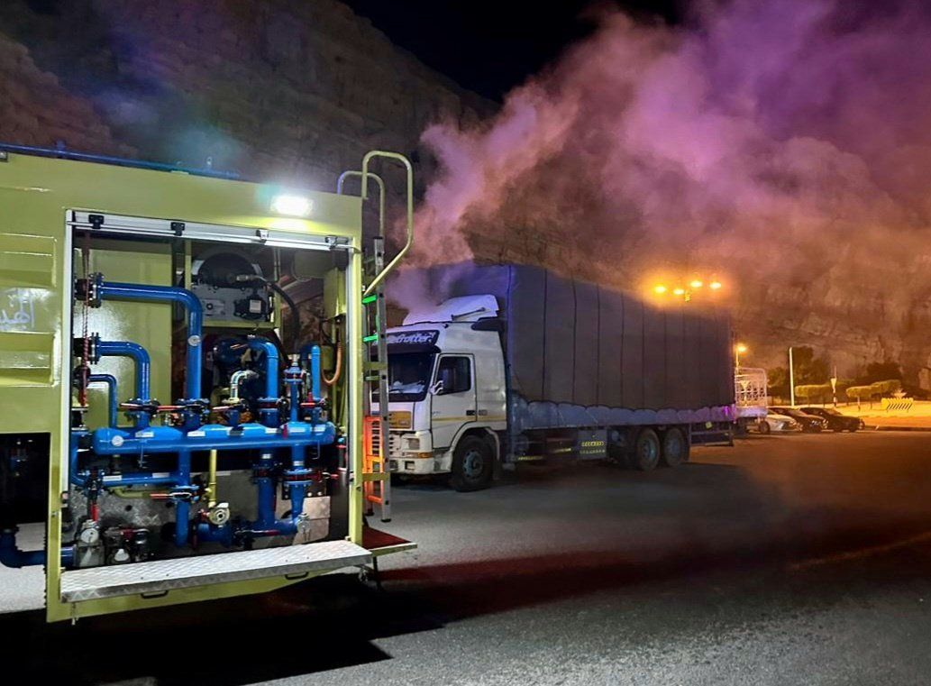 حريق بشاحنة بضائع.. والدفاع المدني يتمكن من إخماده