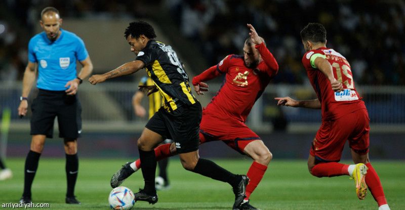 بضمك.. كونترا يهدد صدارة الاتحاد