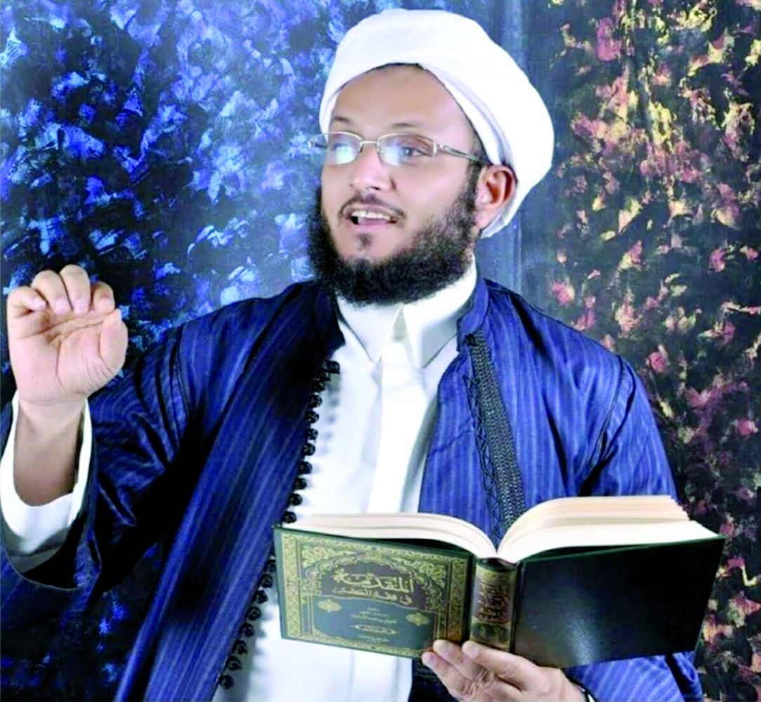 هل من زكاة على من يدخر الدولار؟