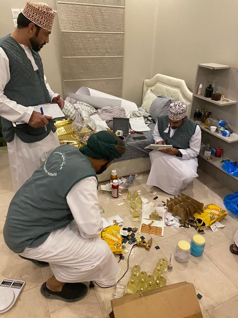 ضبطية جديدة لشركة تصنع العطور بدون أي اشتراطات صحية