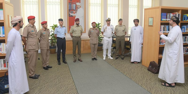 مسؤول عسكريّ إيطاليّ يزور كلية الدفاع الوطني ومركز الأمن البحري