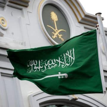 السعودية تعلن عن تسهيلات ومزايا كبرى للمقيمين وتتيح لهم هذه الخدمة لأول مرة بدون موافقة الكفيل .. تعرف عليها وعلى رسومها! 