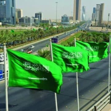 رسمياً.. السعودية تعلن سعودة هذه المهن ابتداءً من 15 أبريل ومفاجأة صادمة بشأن مصير المغتربين العاملين فيها