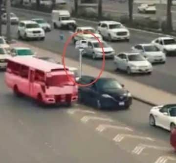 تحذير عالي الخطورة للمقيمين والمواطنين .. هذا ماحصل لهذا الطفل في احد المحاكم السعودية عندما ركض امام ساهر