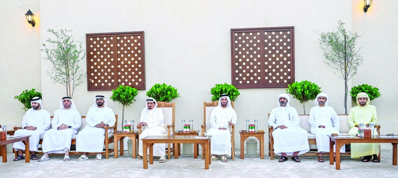 حاكم عجمان يستضيف خاتمي القرآن على مأدبة إفطار