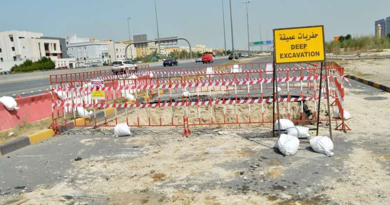 فرق طوارئ «الطرق» تعاين أسباب هبوط طريق الأندلس