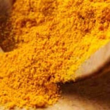 فتاة سعودية بعمر الزهور قررت شرب الكركم لمدة 7 أيام.. لن تصدقوا ما الذي حدث لجسمها !؟