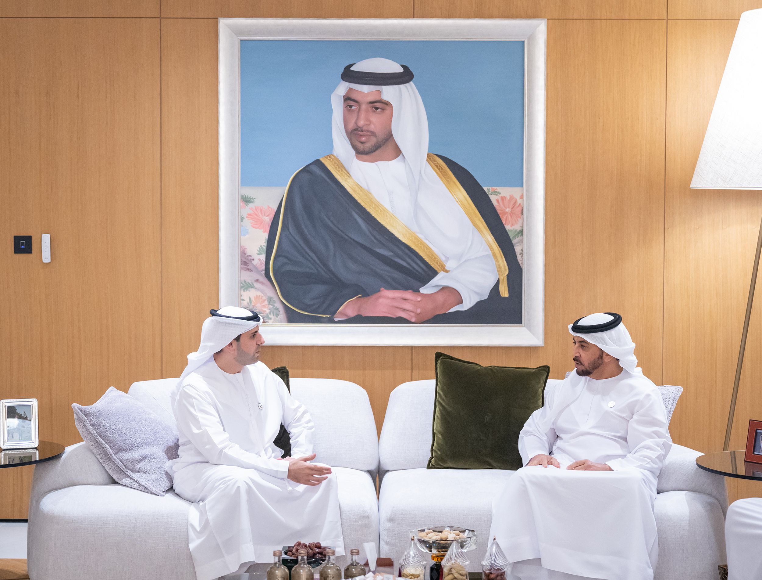 حمدان بن زايد يزور أحمد مطر الظاهري