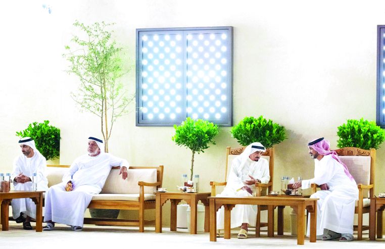 حاكما عجمان وأم القيوين يواصلان استقبال المهنئين برمضان