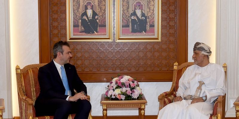 نائب رئيس الوزراء لشؤون الدفاع يستقبل سفير جمهورية إيطاليا