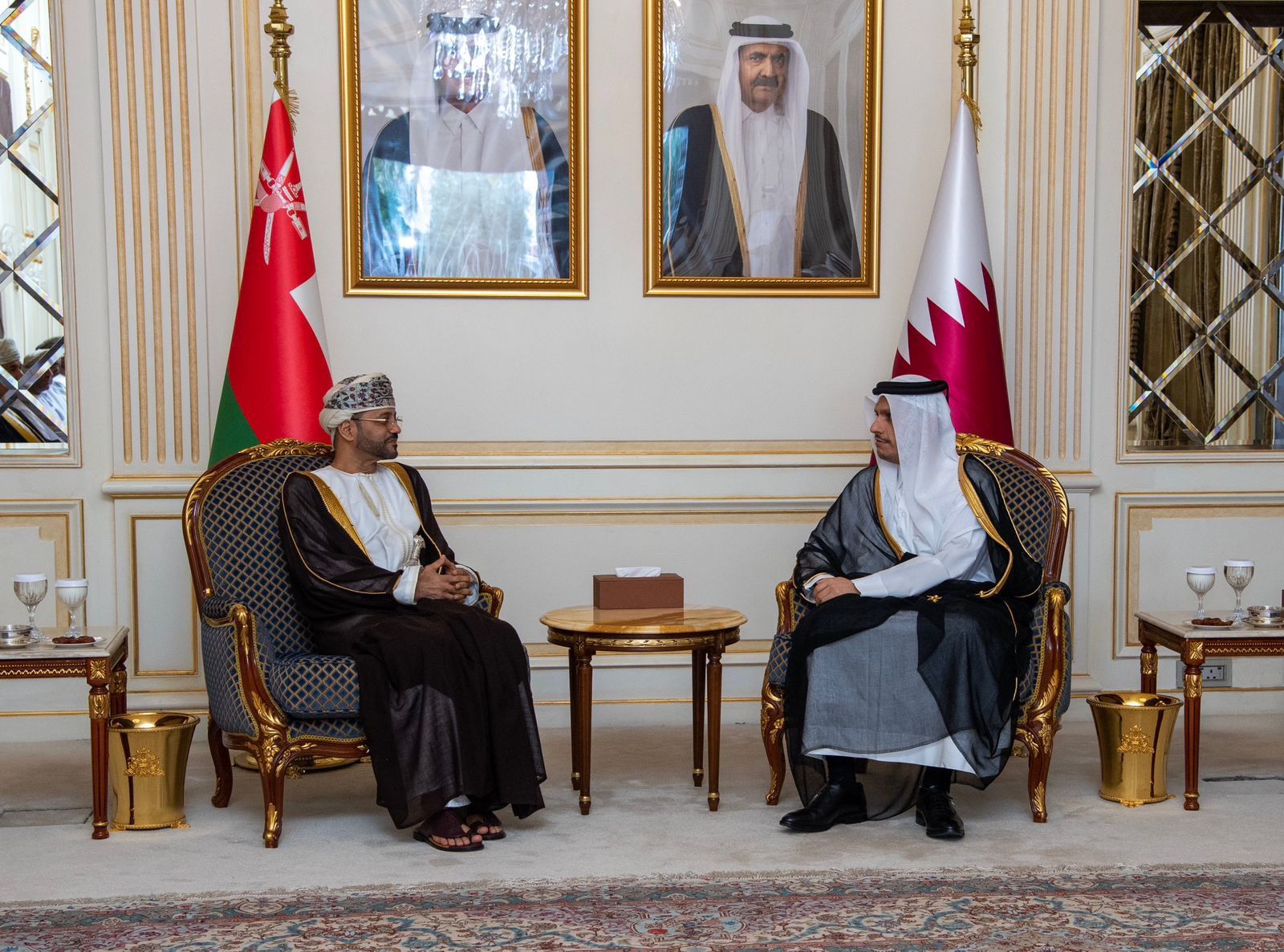 السيد بدر يلتقي بوزير الخارجية القطري