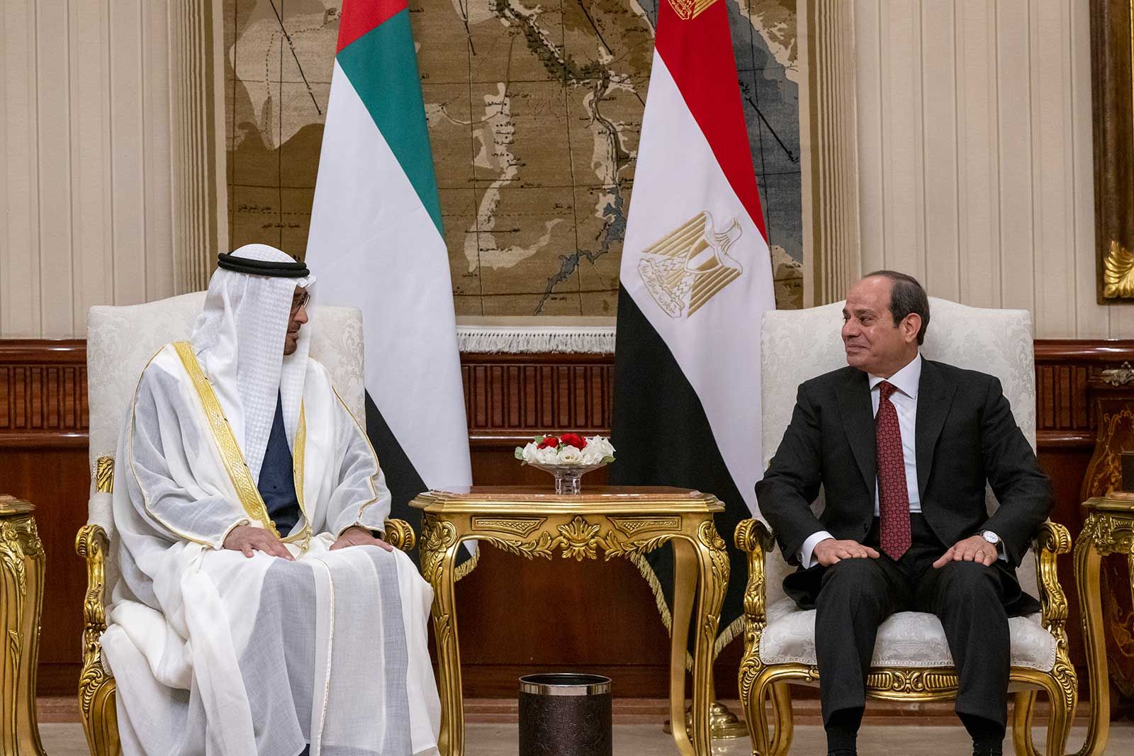 رئيس الدولة والرئيس المصري يبحثان في القاهرة العلاقات الثنائية