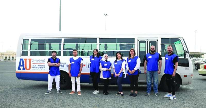 فريق الجامعة الأسترالية الذي يُوزّع إفطار الصائم