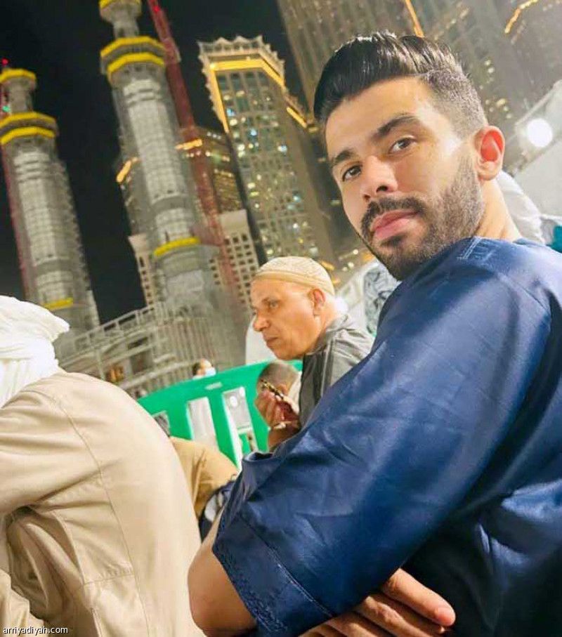 لاعبو الرائد يستغلون الإجازة بـ «العمرة»