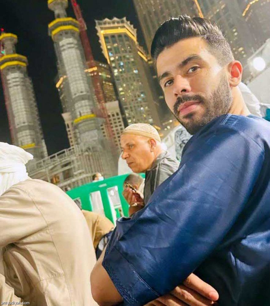 لاعبو الرائد يستغلون الإجازة بـ «العمرة»