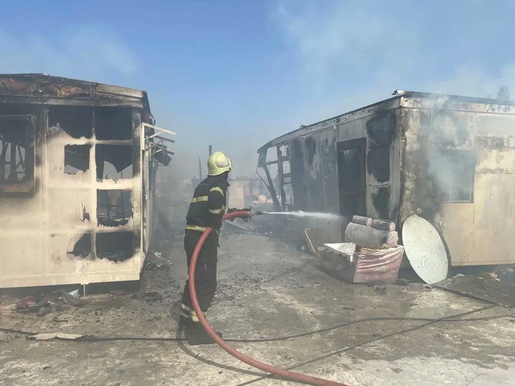 إخماد حريق بإحدى مزارع بركاء