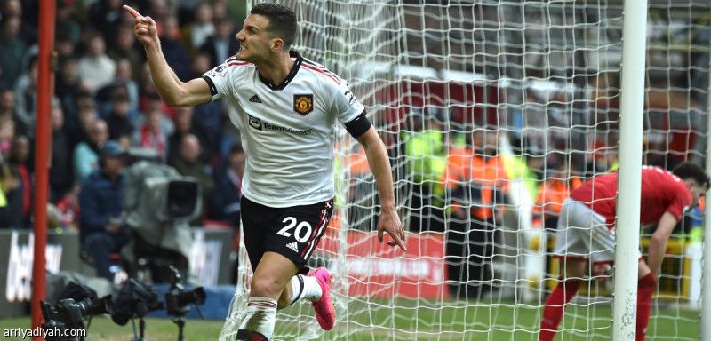 يونايتد يكسب فورست ..وينفرد بـ«الثالث»