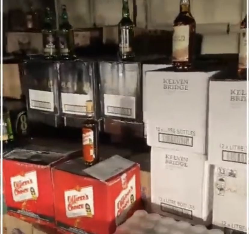 ضبط أكثر من 3700 زجاجة وعلبة من المشروبات الكحولية