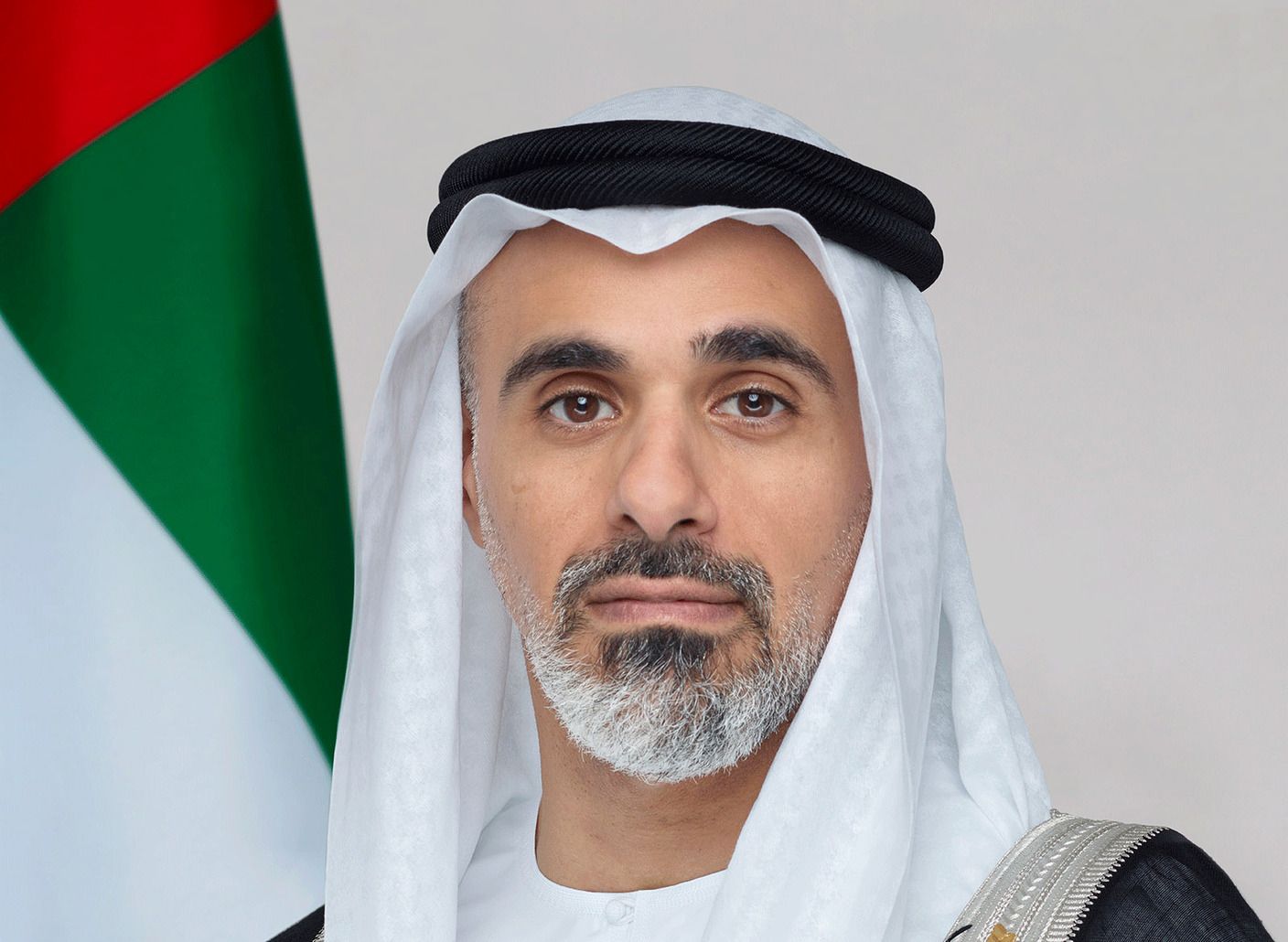 تنفيذاً لتوجيهات محمد بن زايد.. خالد بن محمد يعتمد حزمة منافع سكنية بأبوظبي