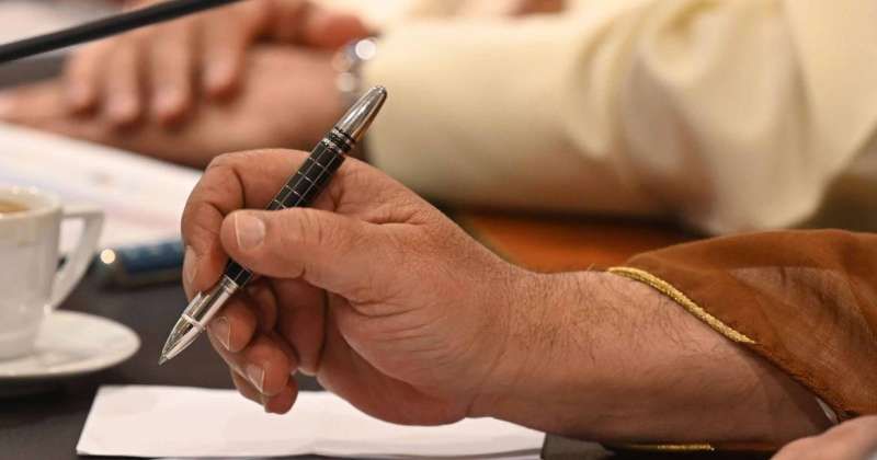 المعاشات الاستثنائية تفجّر جدلاً قانونياً