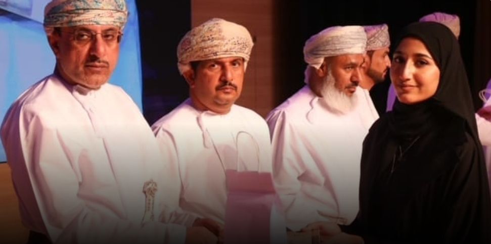 تعليمية الداخلية تكرم الطلبة الموهوبين دراسيًّا وعلميًّا ورياضيًّا