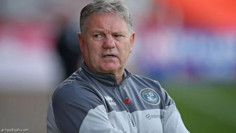 تمديد إيقاف مدرب كراولي تاون السابق حتى 2026