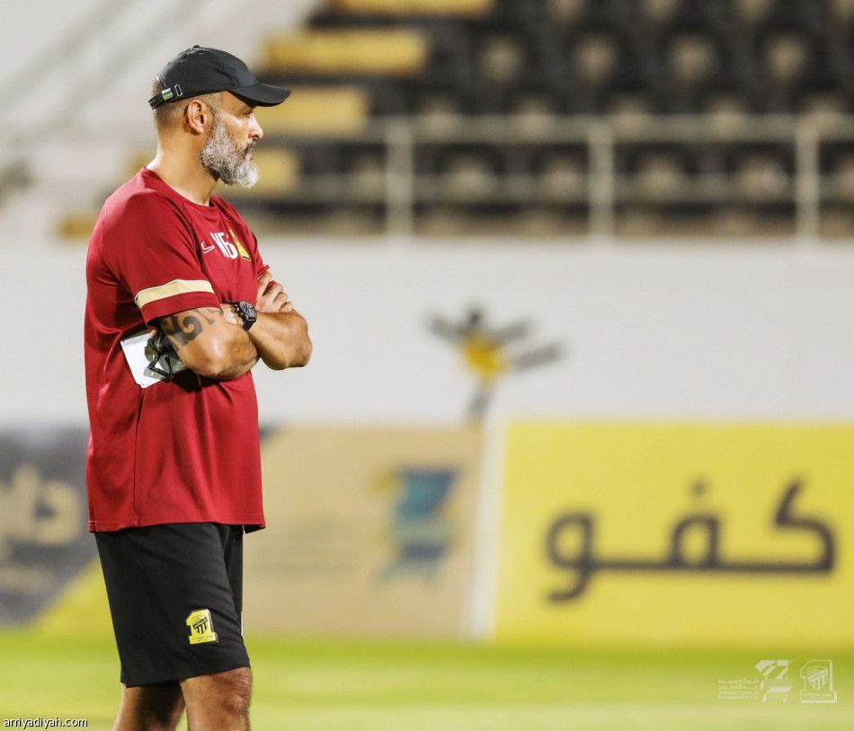 الديربي يشغل سانتو في الإجازة