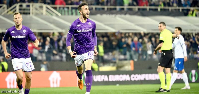 فيورنتينا وألكمار يعبران إلى الذهبي