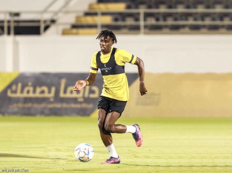 اليوم.. سانتو يحدد المنفذين الخمسة