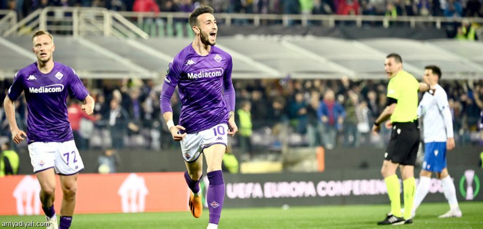 فيورنتينا وألكمار يعبران إلى الذهبي