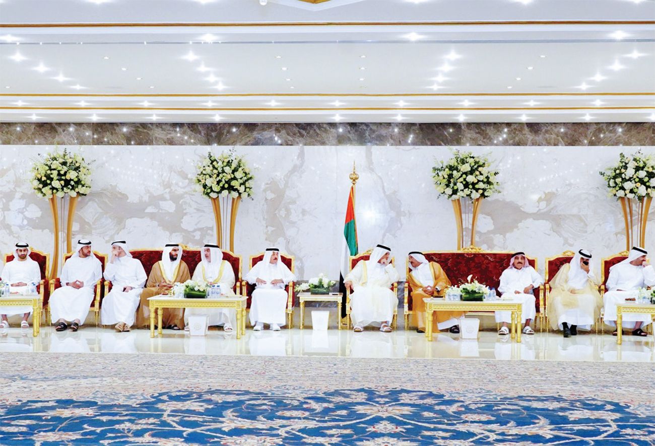 الحكام وأولياء العهود ونواب الحكام يؤدون صلاة العيد ويتقبلون التهاني