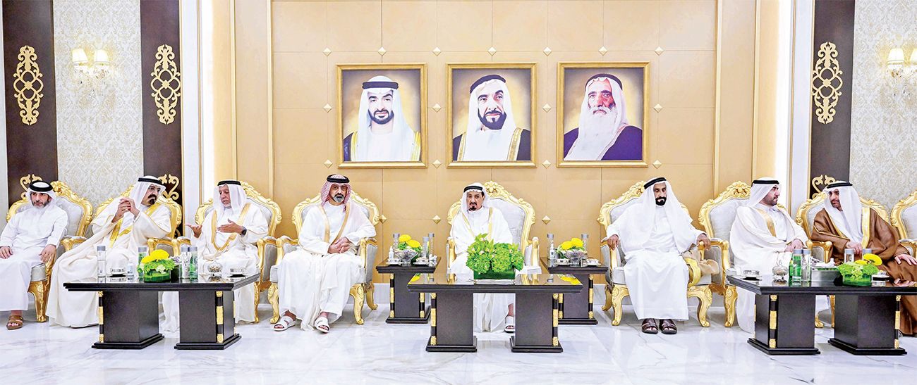 الحكام وأولياء العهود ونواب الحكام يؤدون صلاة العيد ويتقبلون التهاني