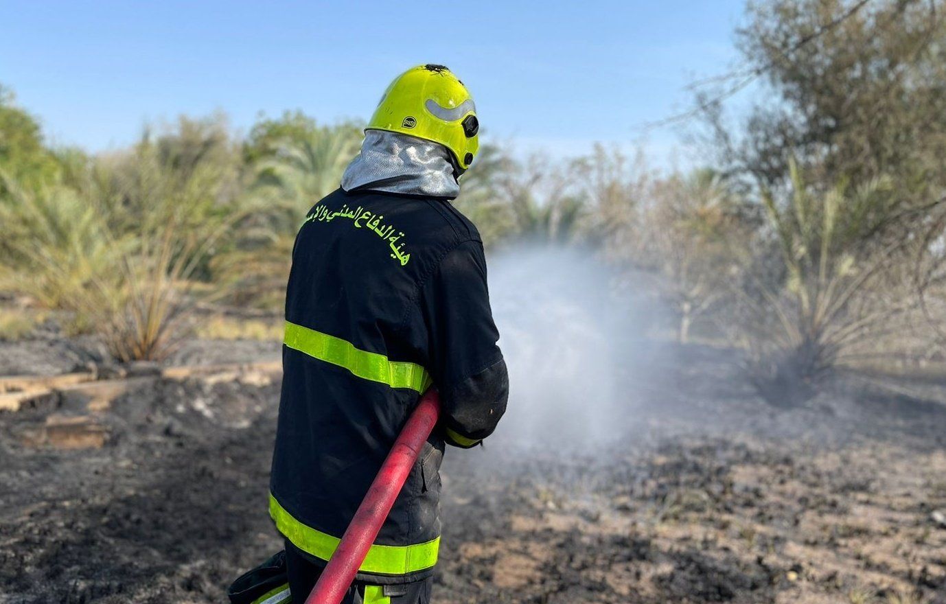 إخماد حريق دون تسجيل إصابات في مزرعة بالسيب