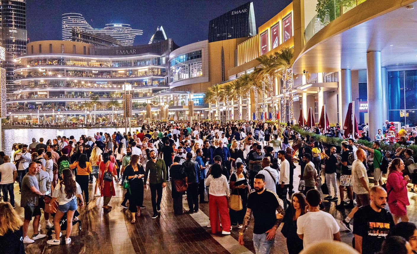 زخم سياحي على الأرض ونشاط في الأجواء