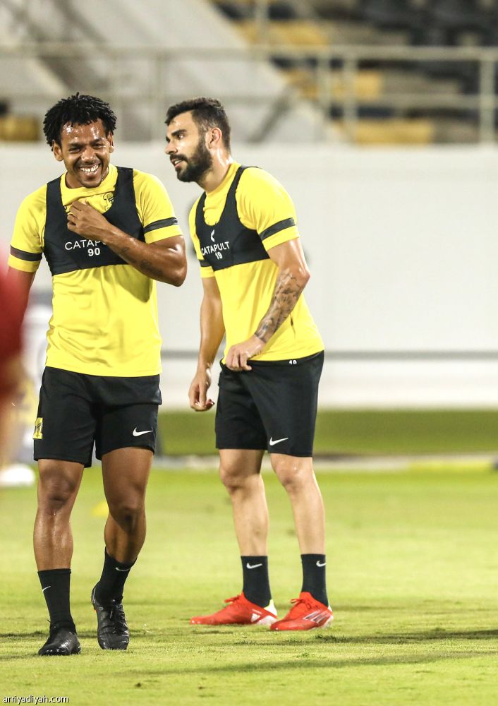 الأطول تجربة يواجه الأقل خبرة