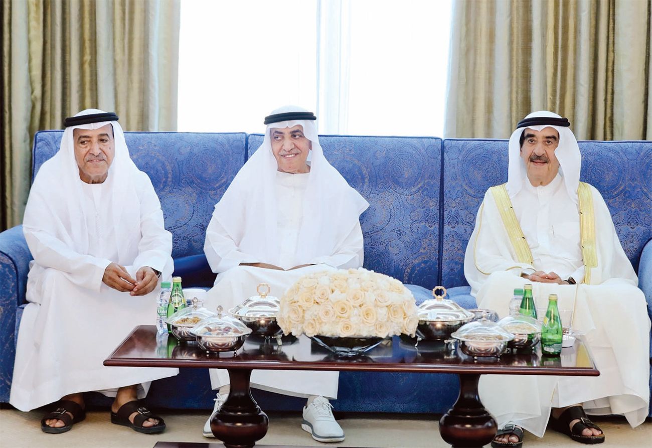 الحكام وأولياء العهود ونواب الحكام يؤدون صلاة العيد ويتقبلون التهاني