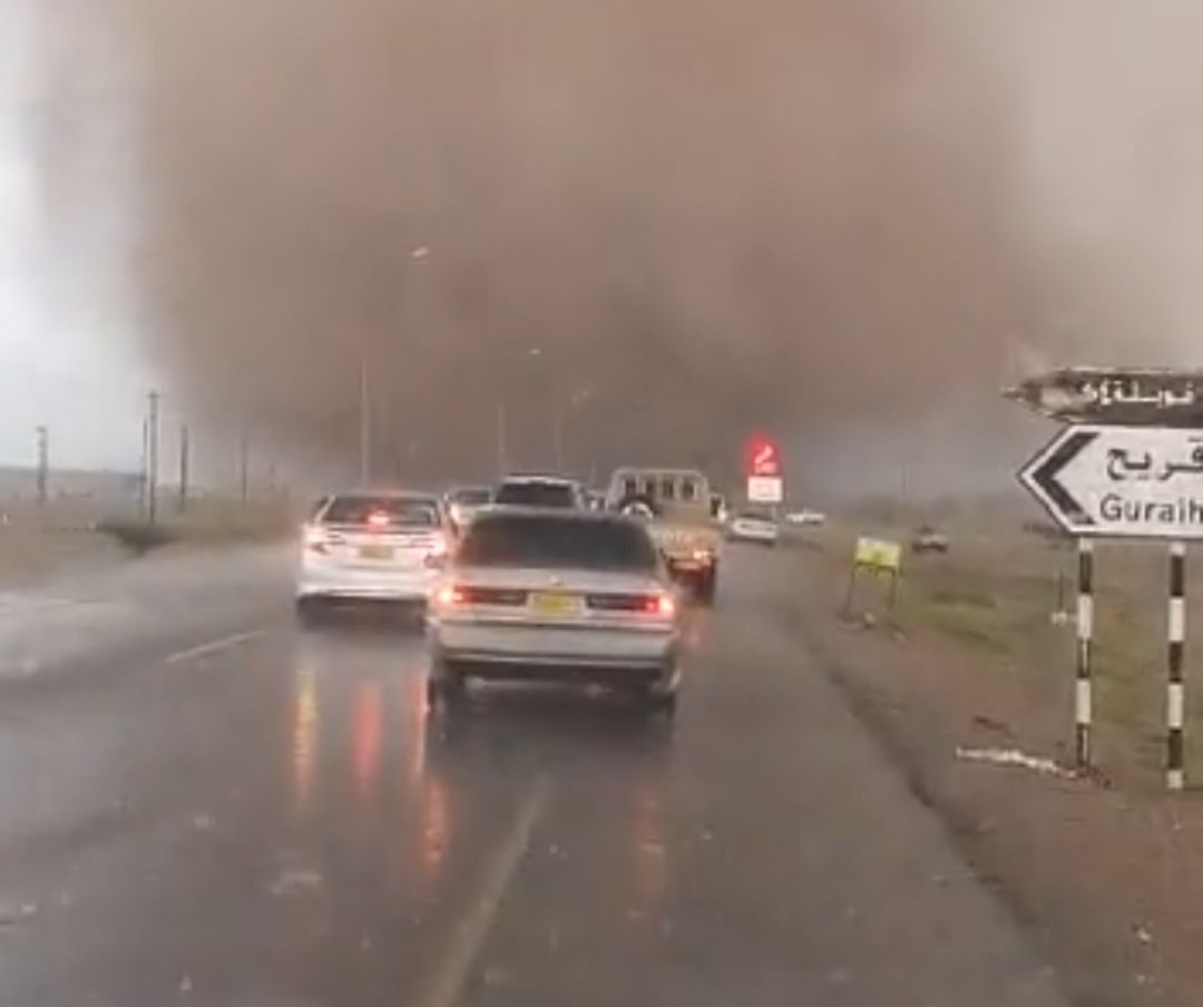 بسبب الإعصار القمعي .. إصابة إمرأة وأضرار في الممتلكات