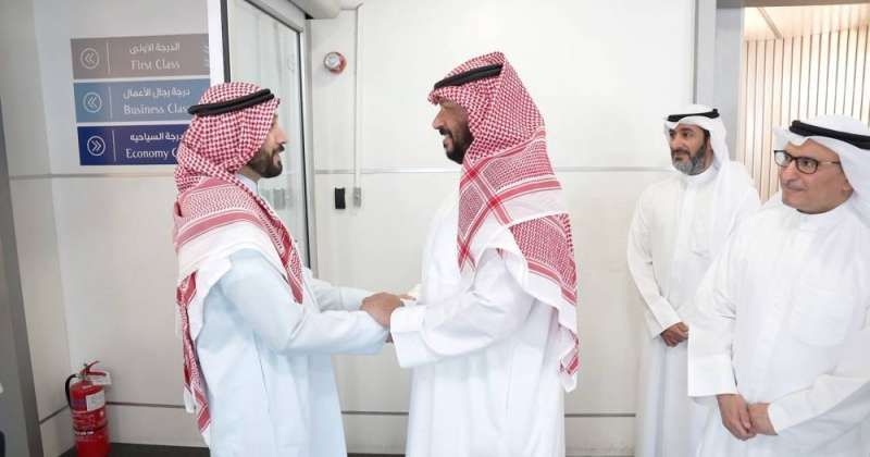 الخالد استقبل العائدين من السودان: نجاح السعودية في الإجلاء يؤكد مكانتها إقليمياً ودولياً