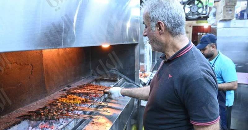 مكافأة الزوجة وملل الجلوس بالبيت رفع وتيرة عمل المطاعم في العيد