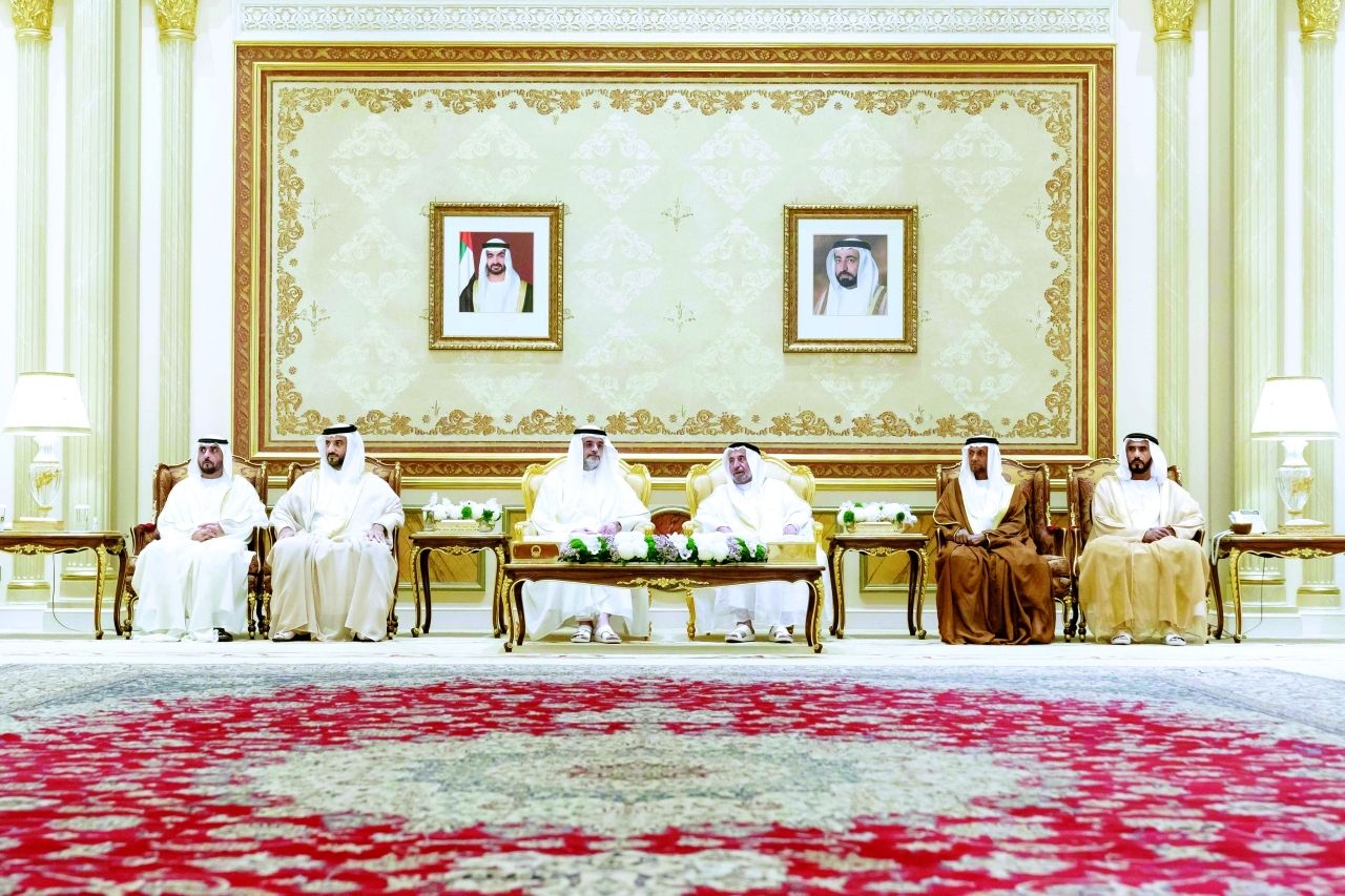 الحكام يواصلون استقبال المهنئين بالعيد