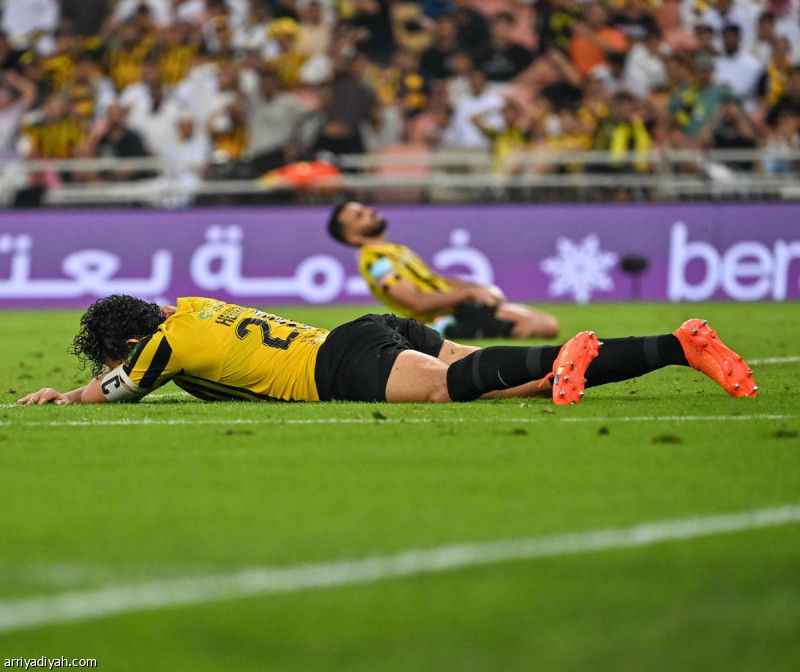 النيران الصديقة تعود إلى «الكلاسيكو»
