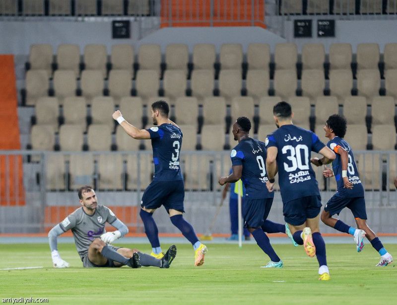 الأخدود يطارد الأهلي برباعية جدة