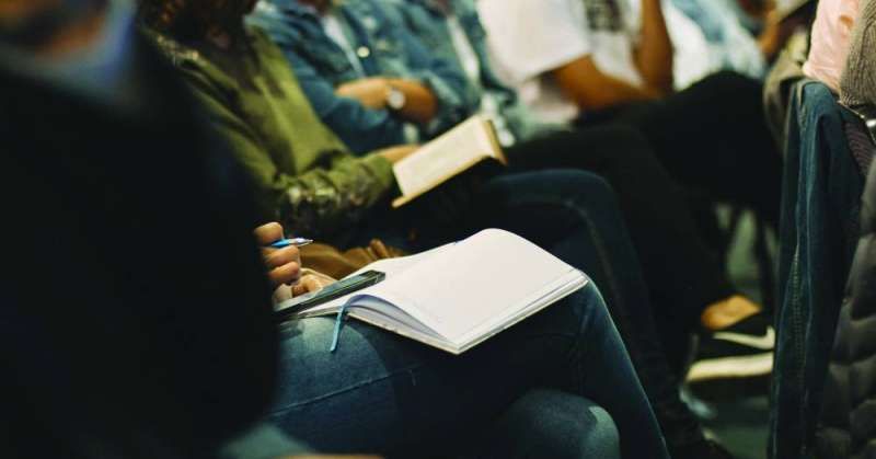 «المحاسبة» ينتقد عدم إلزام طلبة البعثات الداخلية برد المبالغ المصروفة في حال التعثر