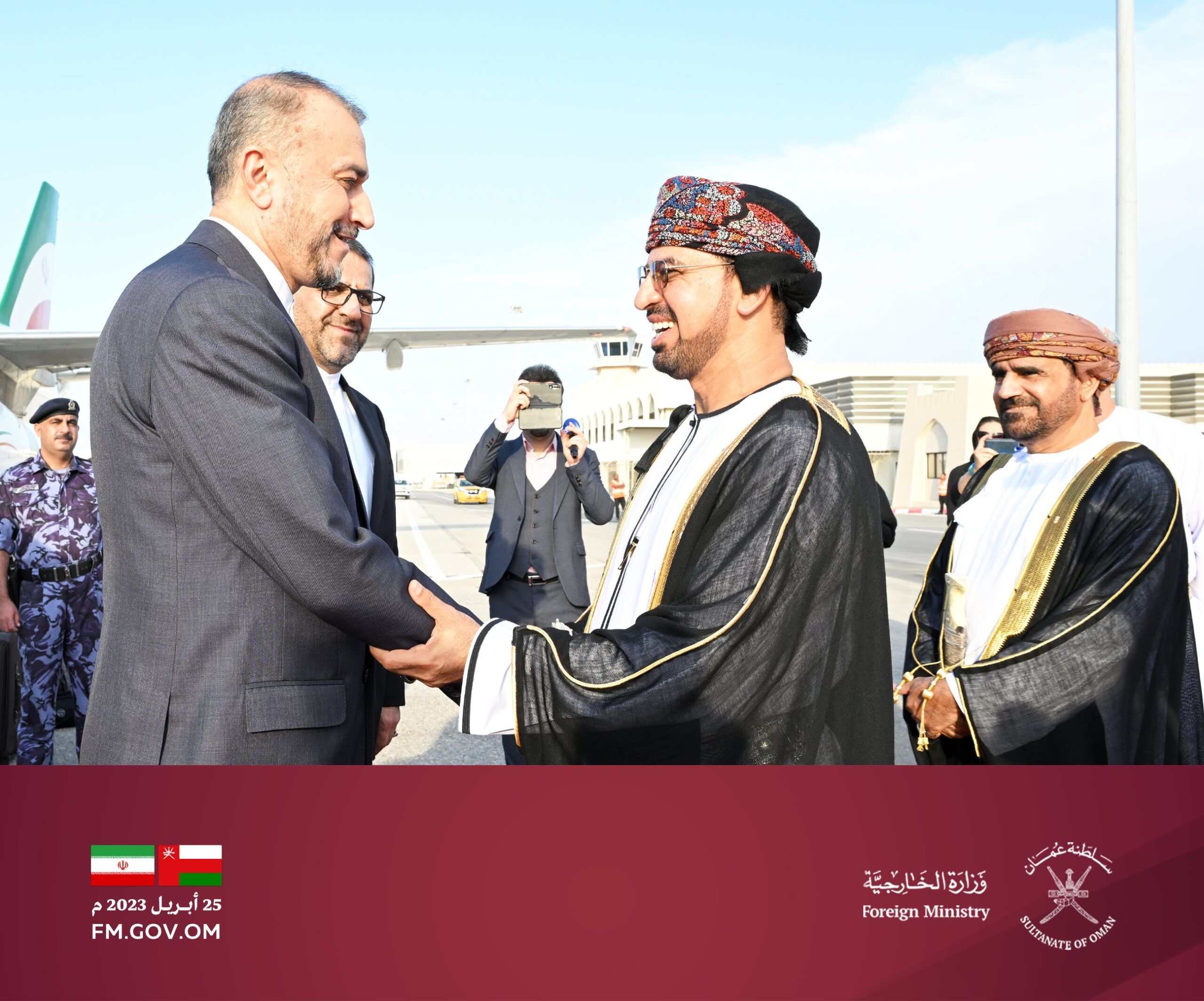 وزير الخارجية الإيراني يصل سلطنة عُمان في زيارة رسمية