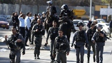 الاحتلال الإسرائيلي يغلق طرقًا شمال رام الله والبيرة ويتسبب في أزمة خانقة