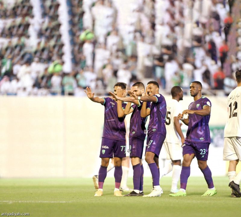 الثلاثية الخامسة تقرّب الأهلي