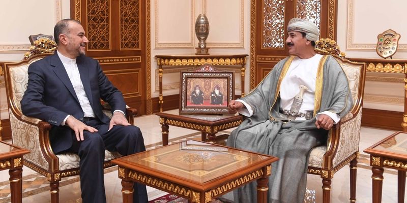 وزير المكتب السُّلطاني يستقبل وزير خارجية الجمهورية الإسلامية الإيرانية