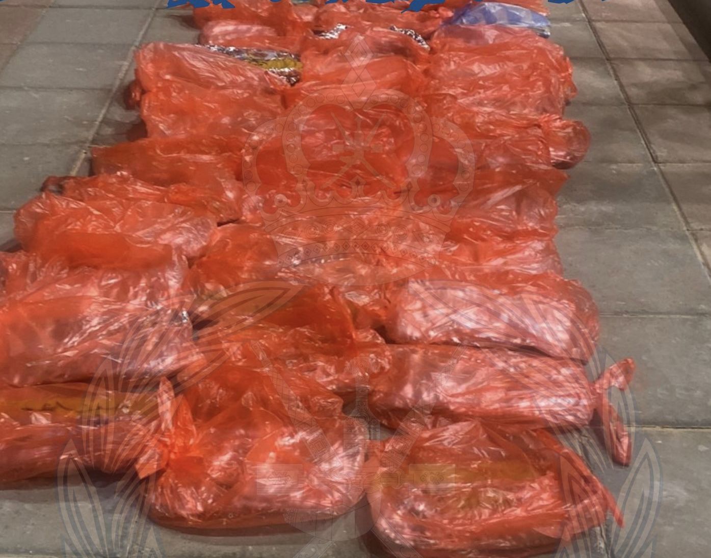 قيادة شرطة محافظة ظفار تضبط متهمين بتهريب مخدر القات